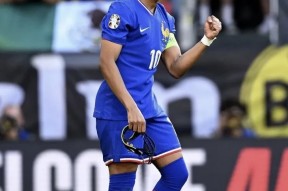 九游官网-法国队主力后卫回归国际比赛，助球队取得大胜的简单介绍